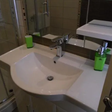 Dea & Paula - Two Bedroom With Terrace Apartment *
