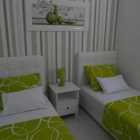 Dea & Paula - Two Bedroom With Terrace Apartment