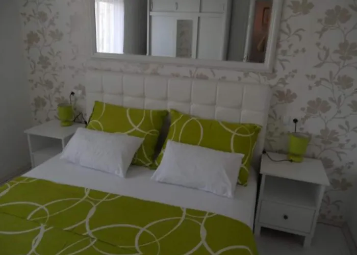 Dea & Paula - Two Bedroom With Terrace *